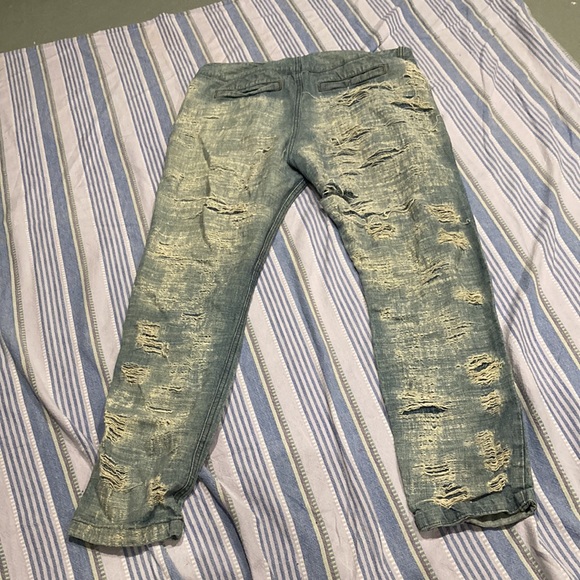 Like new ultra distressed light weight free people jeans - Picture 2 of 3